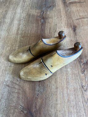 Vintage Bostonians Shoe Last Pair Wooden Flexible 11"L Marked 8C